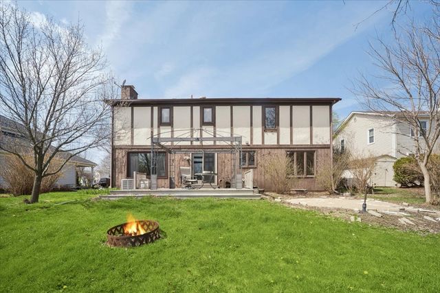 134 Amherst Drive, Bartlett, IL 60103