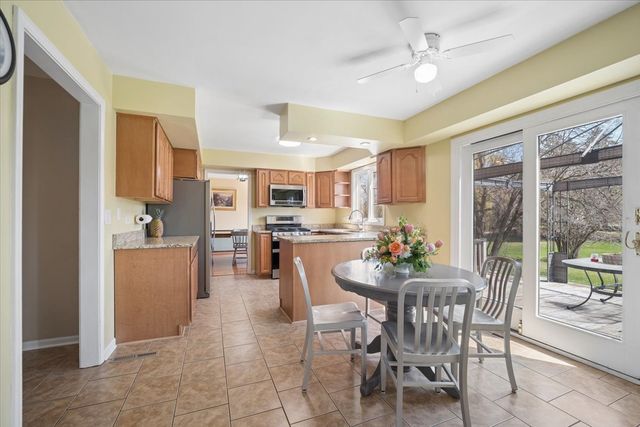 134 Amherst Drive, Bartlett, IL 60103