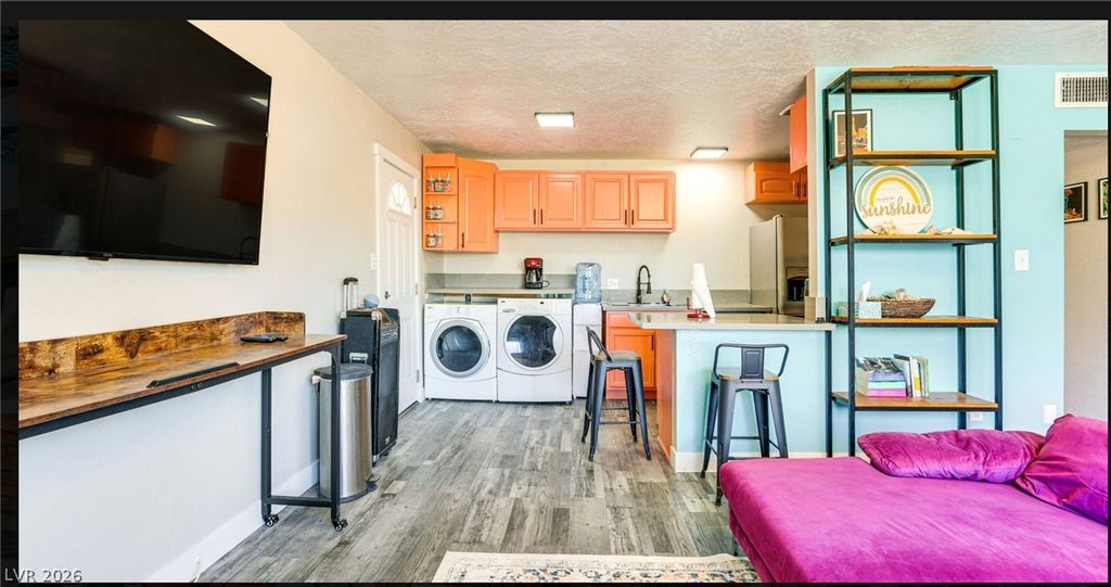 3247 Greenbriar Drive, Las Vegas, NV 89121 — photo 5
