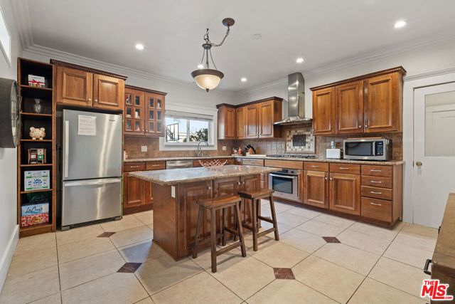 1513 S Victoria Avenue, Los Angeles, CA 90019