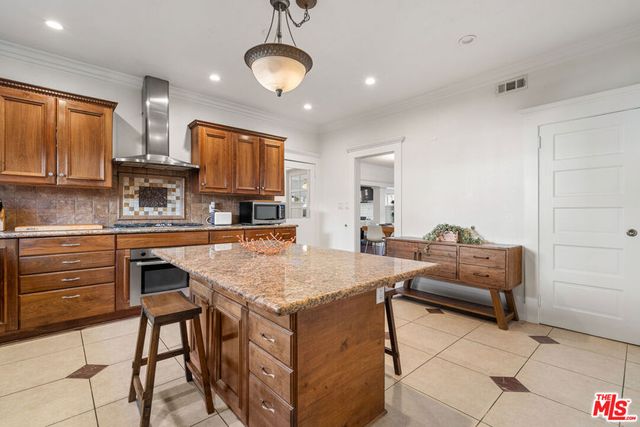 1513 S Victoria Avenue, Los Angeles, CA 90019