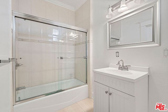 1513 S Victoria Avenue, Los Angeles, CA 90019