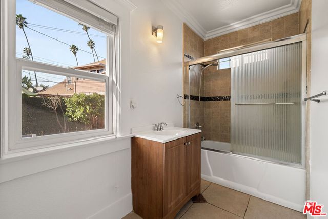 1513 S Victoria Avenue, Los Angeles, CA 90019