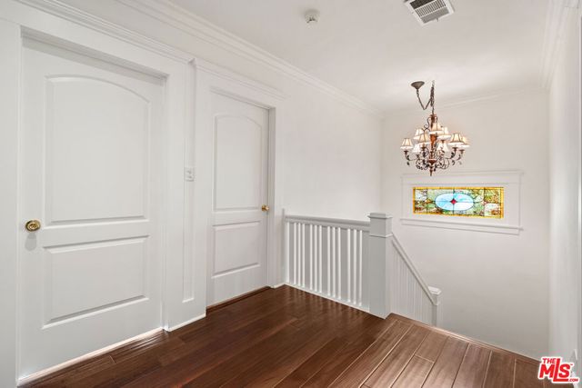 1513 S Victoria Avenue, Los Angeles, CA 90019