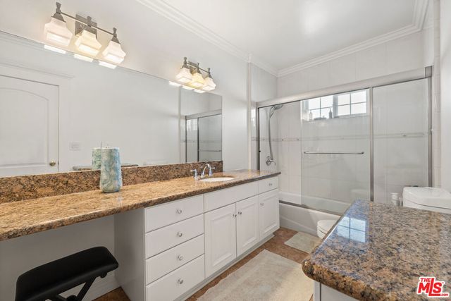 1513 S Victoria Avenue, Los Angeles, CA 90019