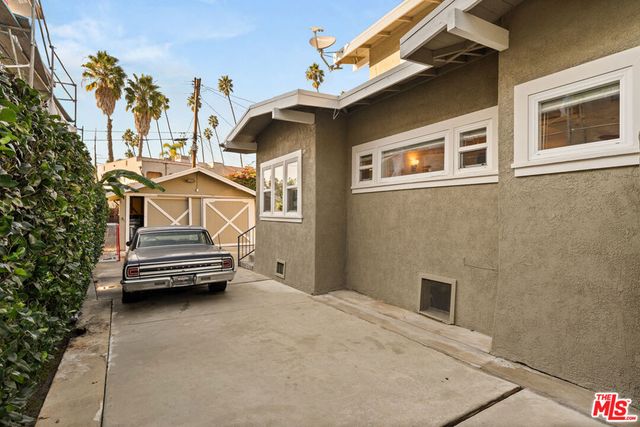 1513 S Victoria Avenue, Los Angeles, CA 90019