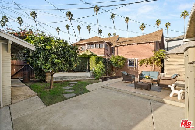 1513 S Victoria Avenue, Los Angeles, CA 90019