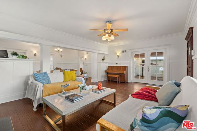 1513 S Victoria Avenue, Los Angeles, CA 90019