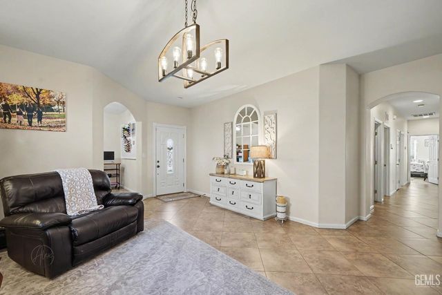 11116 Laramie Peak Drive, Bakersfield, CA 93311