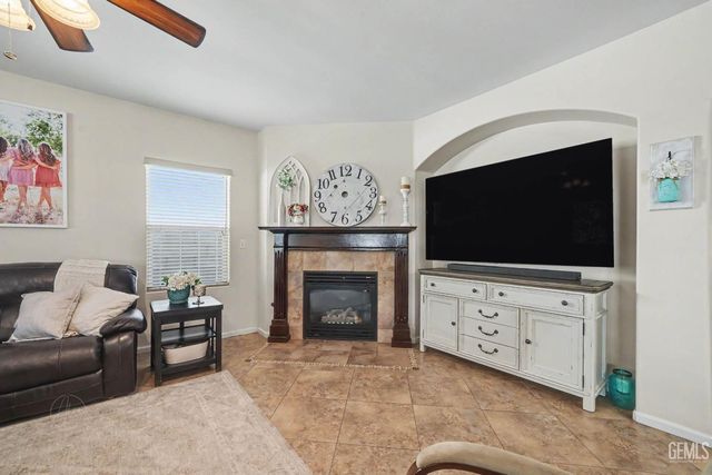 11116 Laramie Peak Drive, Bakersfield, CA 93311