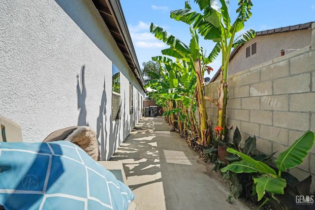 11116 Laramie Peak Drive, Bakersfield, CA 93311