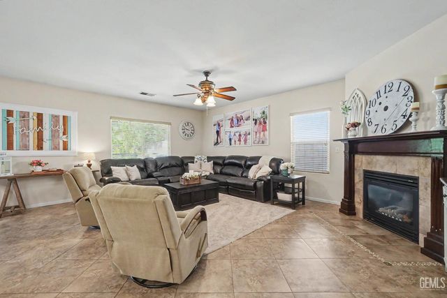 11116 Laramie Peak Drive, Bakersfield, CA 93311