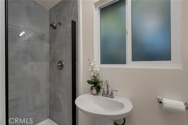 1048 Dexter Street, Los Angeles, CA 90042