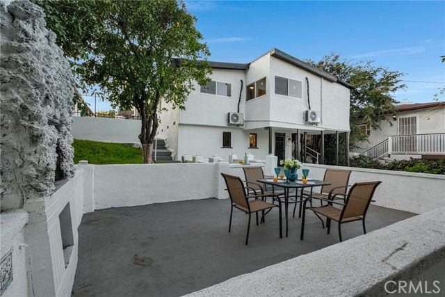 1048 Dexter Street, Los Angeles, CA 90042