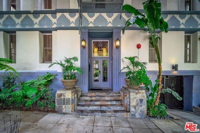 1236 N Flores Street 206, West Hollywood, CA 90069