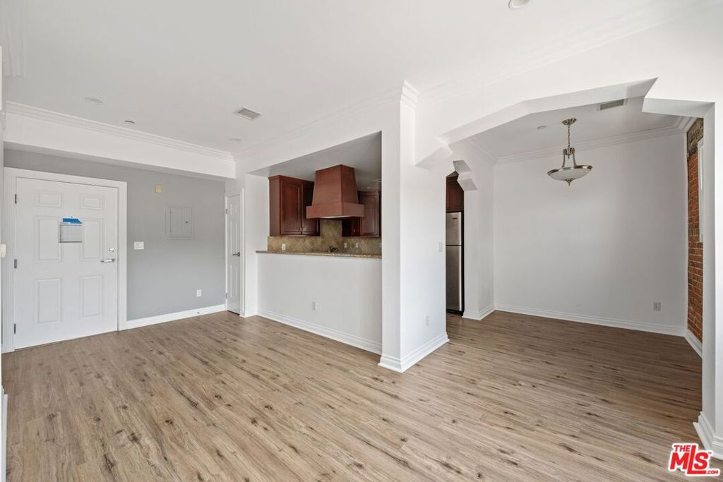 1236 N Flores Street 206, West Hollywood, CA 90069