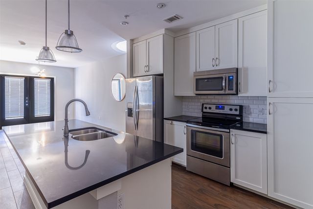 5609 SMU Boulevard 305, Dallas, TX 75206