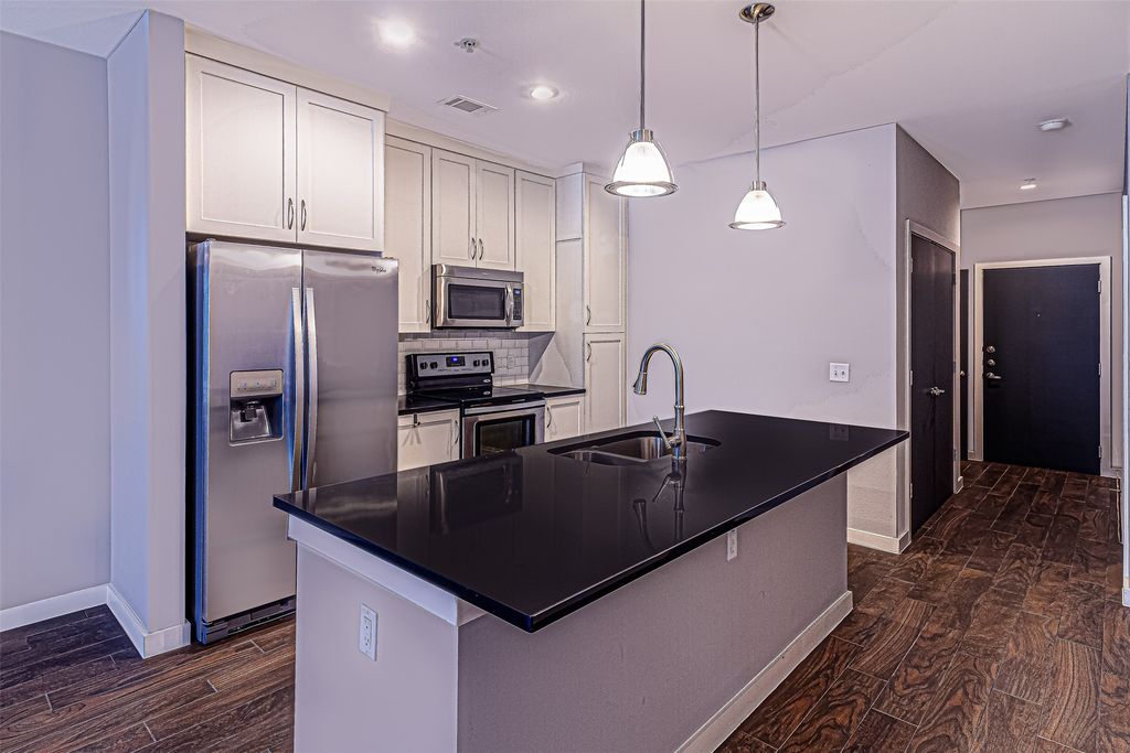 5609 SMU Boulevard 305, Dallas, TX 75206