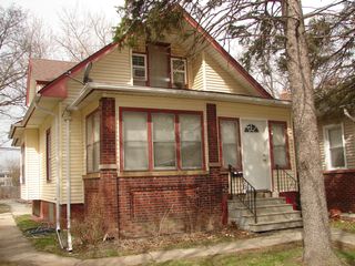 28 S Fulton Avenue, Waukegan, IL 60085