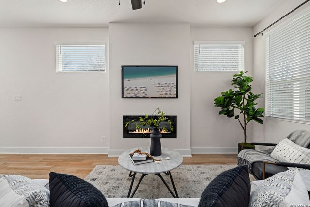 8851 Oakland Rd Unit 24, San Antonio, TX 78240