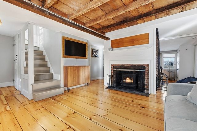 16 River St, Salem, MA 01970