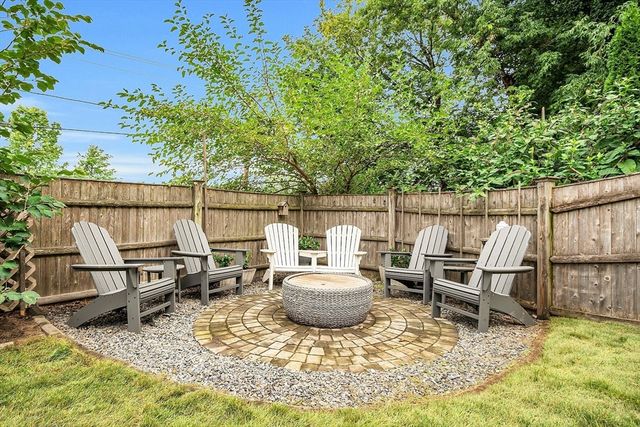 16 River St, Salem, MA 01970