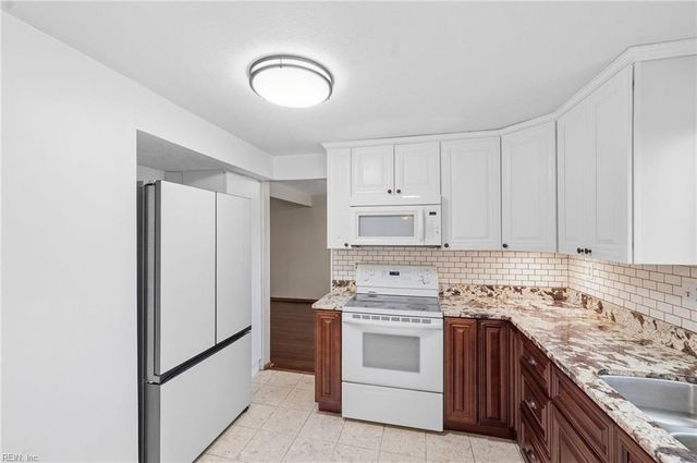 153 Gingerwood CT, Newport News, VA 23608