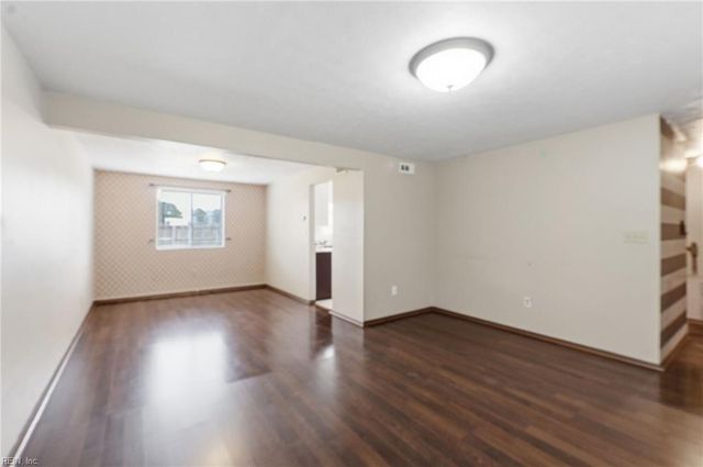 153 Gingerwood CT, Newport News, VA 23608