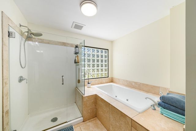 1065 Ehu Rd, Makawao, HI 96768