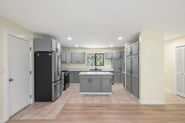 1065 Ehu Rd, Makawao, HI 96768