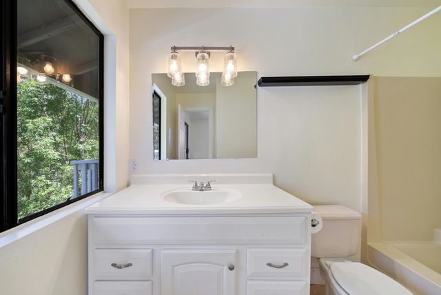 1065 Ehu Rd, Makawao, HI 96768