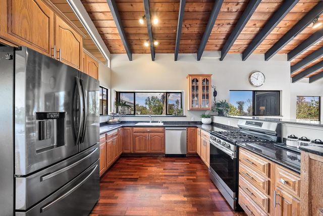 1065 Ehu Rd, Makawao, HI 96768