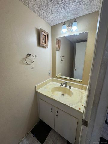 134 Espanas Glen, Escondido, CA 92026