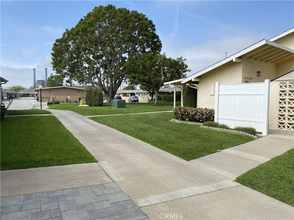 Image 5 of property listing at 1361 Weeburn Rd., M4-73I, Seal Beach, CA 90740