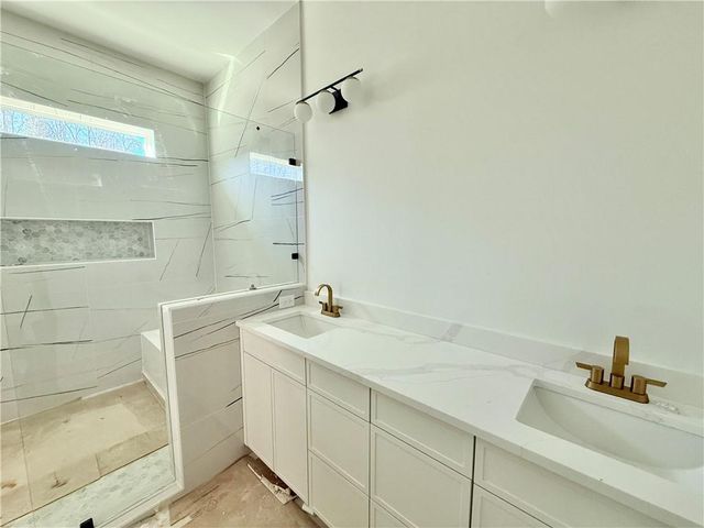 6996 Deaton Henry Road, Flowery Branch, GA 30542