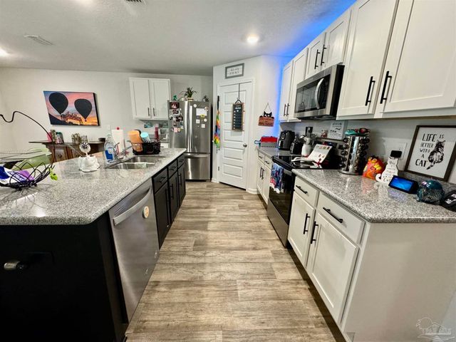 5645 Guinevere Ln, Milton, FL 32583