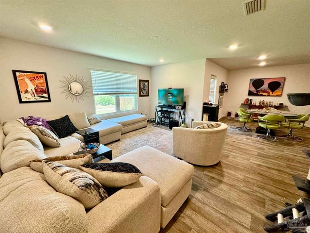 5645 Guinevere Ln, Milton, FL 32583