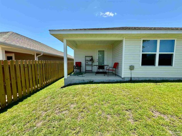 5645 Guinevere Ln, Milton, FL 32583