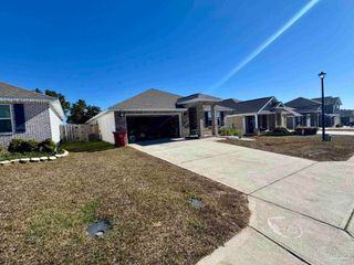 5645 Guinevere Ln, Milton, FL 32583