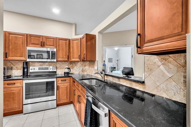 5819 GRAND HARBOUR Circle, Boynton Beach, FL 33437
