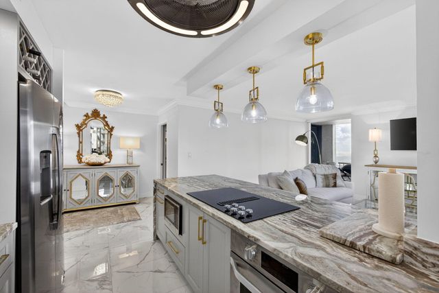 5510 N Ocean Drive 7-b, Singer Island, FL 33404