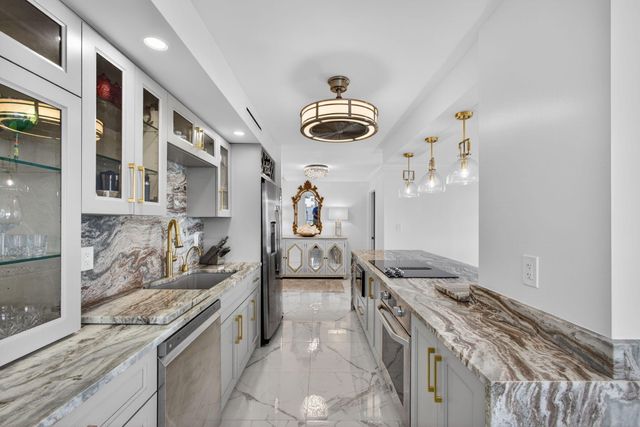 5510 N Ocean Drive 7-b, Singer Island, FL 33404