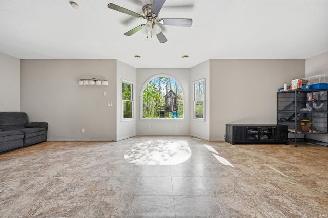 19108 N Little John Lane, Muncie, IN 47303