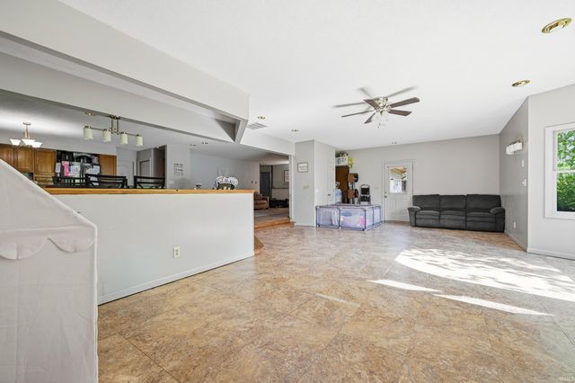 19108 N Little John Lane, Muncie, IN 47303