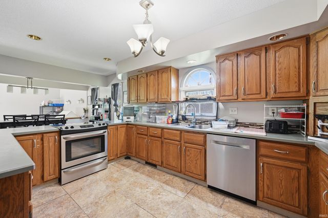 19108 N Little John Lane, Muncie, IN 47303