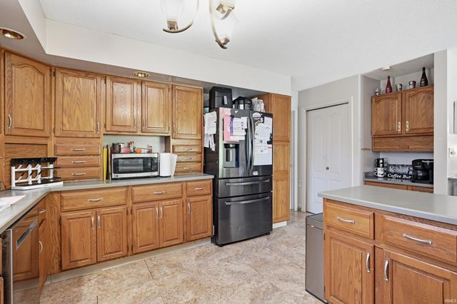 19108 N Little John Lane, Muncie, IN 47303