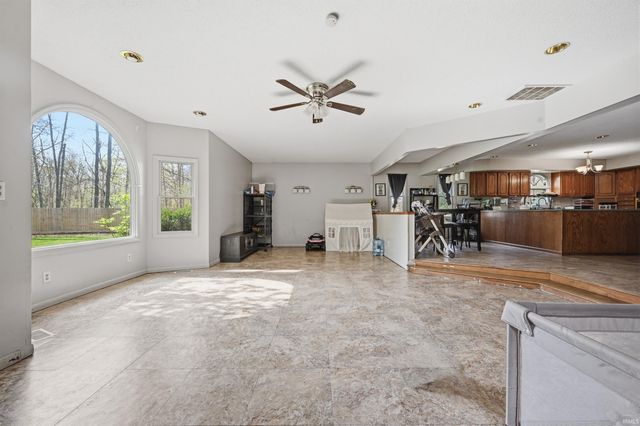 19108 N Little John Lane, Muncie, IN 47303