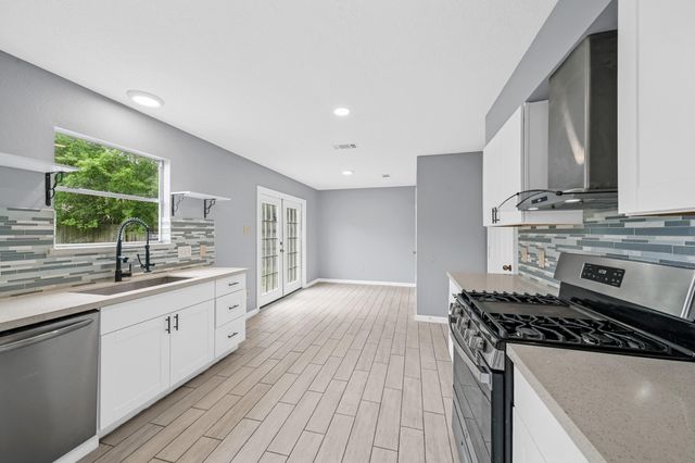 5715 Guadalupe Drive, Dickinson, TX 77539