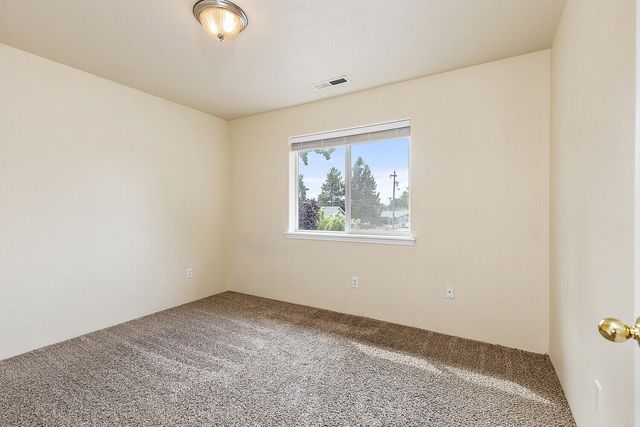 450 Freeman Road, Central Point, OR 97502