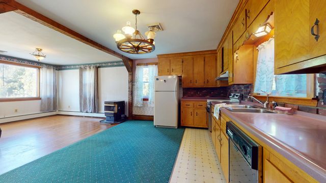 16 Clinton St, Dartmouth, MA 02748